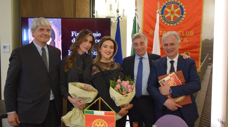 Bezzaz Rajae - L'araba Felice - Piero Muscari